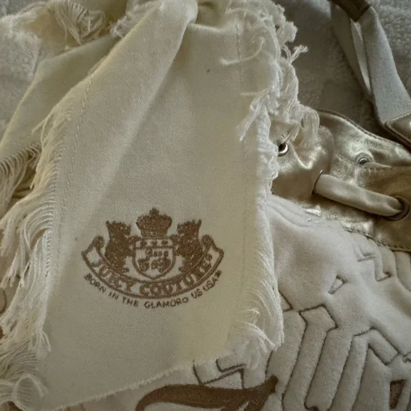 Juicy Couture White and Gold Shoulder Bag - Picture 2 of 7